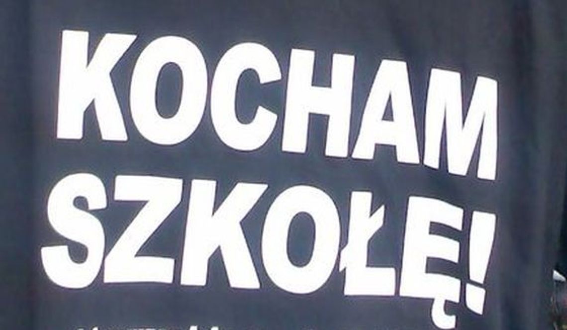 Głodówka, protest matek. W obronie szkoły w Dąbkach Głodówka, protest matek. W obronie szkoły w Dąbkach