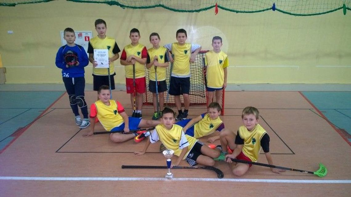 Gmina Suchy Dąb liderem w unihokeju Gmina Suchy Dąb liderem w unihokeju