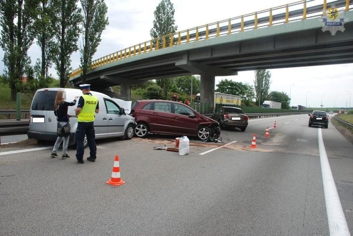 Golf uderzył sarnę na S6 Golf uderzył sarnę na S6