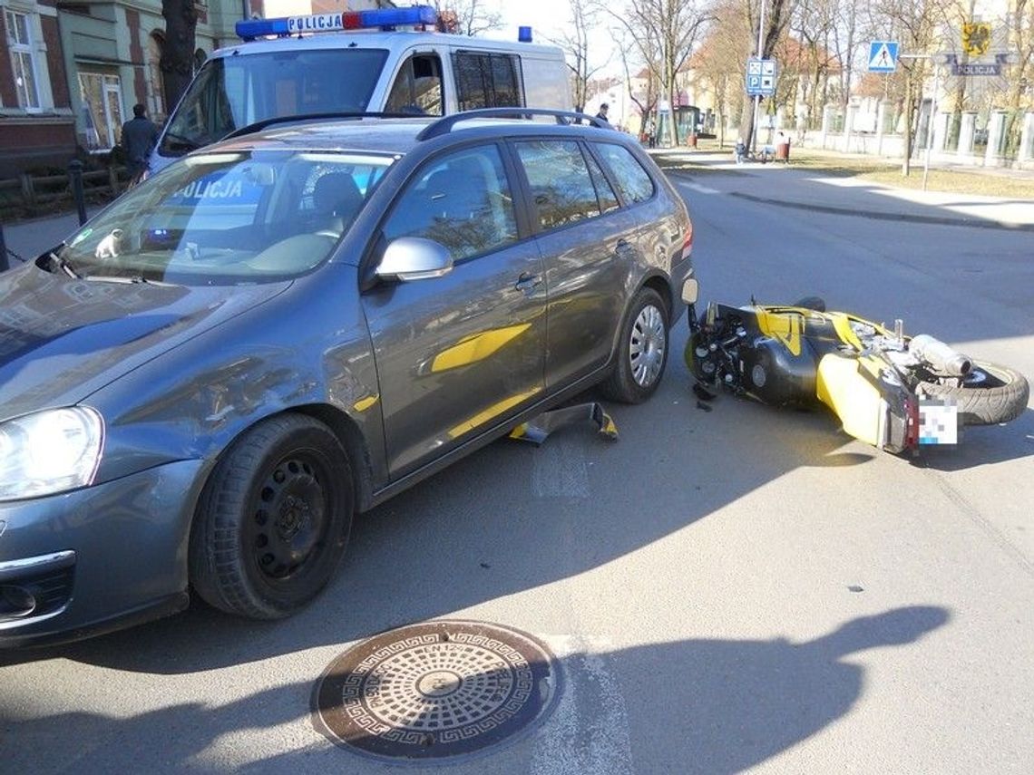 Golfem w motocyklistę