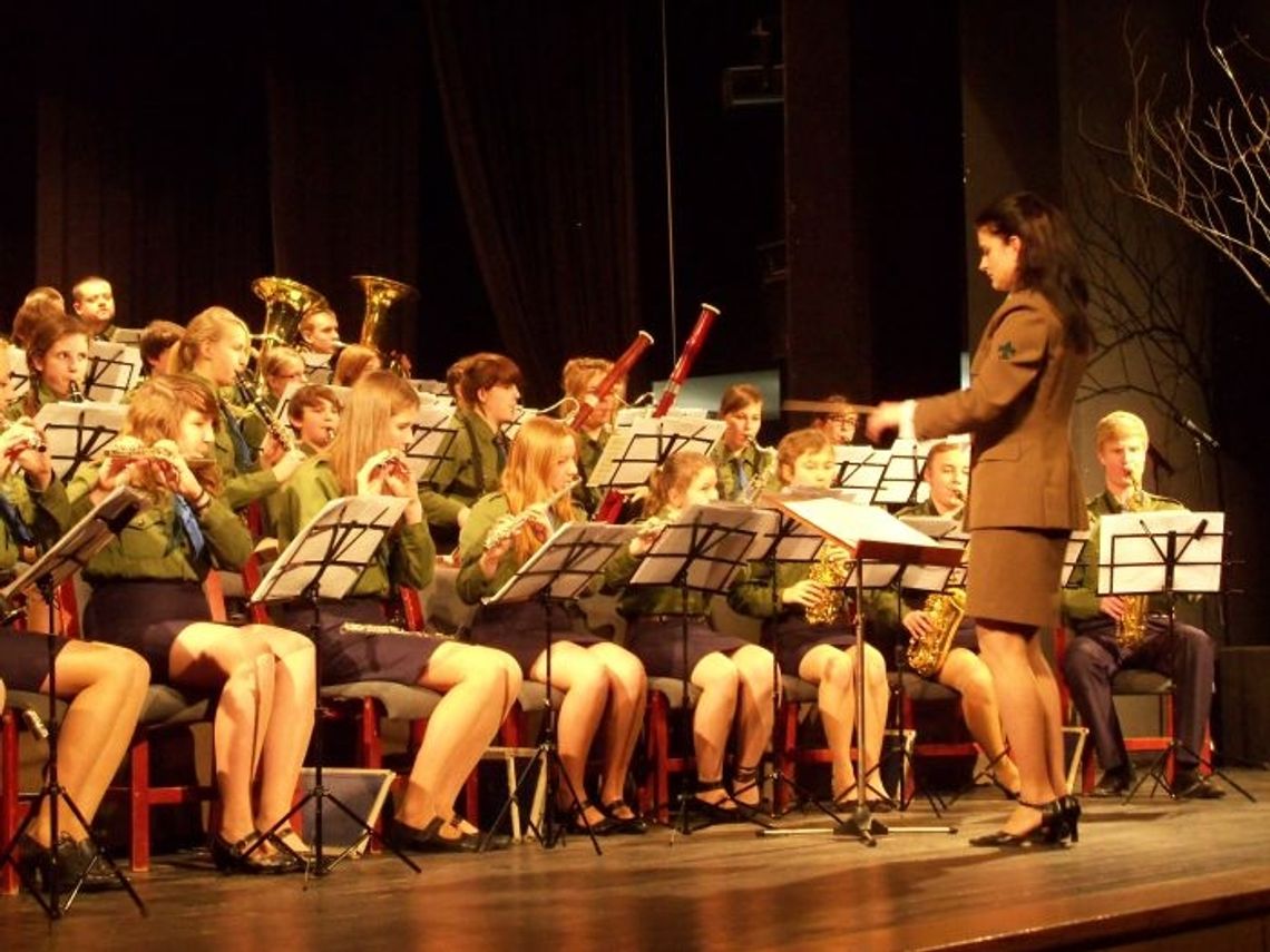 Gorące rytmy Harcerskiej Orkiestry Dętej w środku zimy