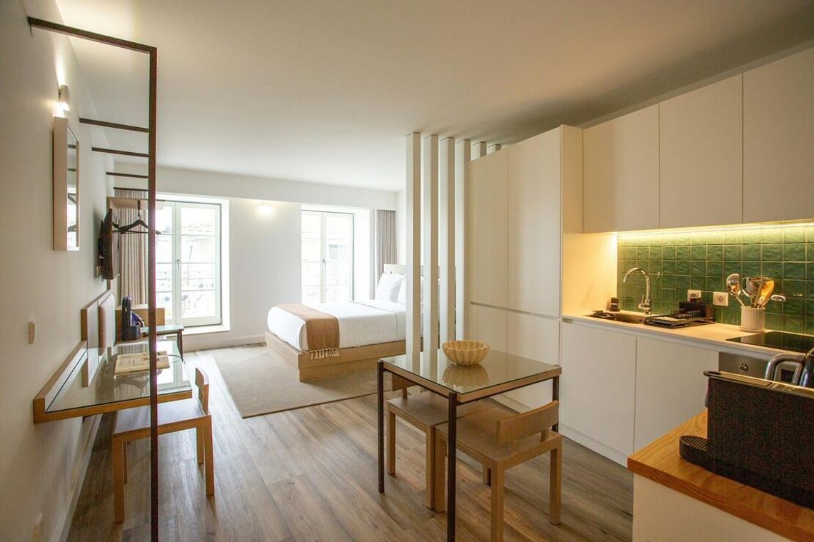 Gra światłem, czyli jak optycznie powiększyć mikrokawalerkę