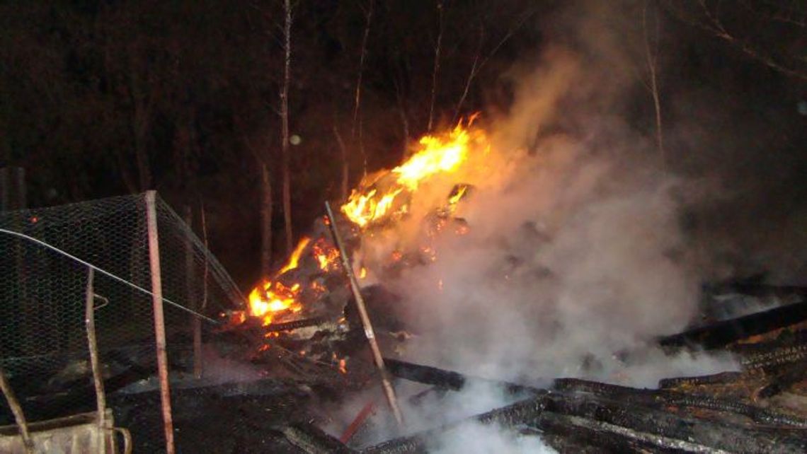 Grasuje podpalacz? Zagadkowe pożary - płoną budynki gospodarcze, inwentarz, stogi słomy... Grasuje podpalacz? Zagadkowe pożary - płoną budynki gospodarcze, inwentarz, stogi słomy...