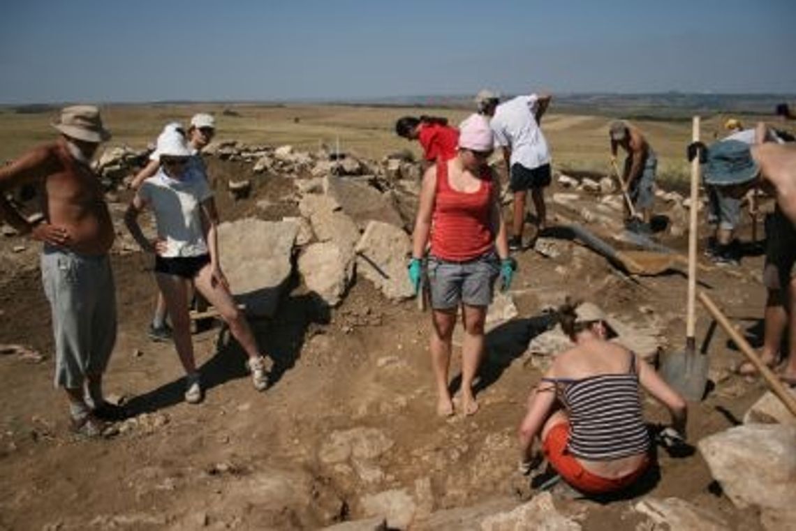 Grobowce pełne zagadek Grobowce pełne zagadek