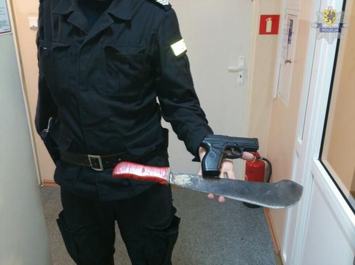 Grozili maczetą i strzelali z broni pneumatycznej Grozili maczetą i strzelali z broni pneumatycznej