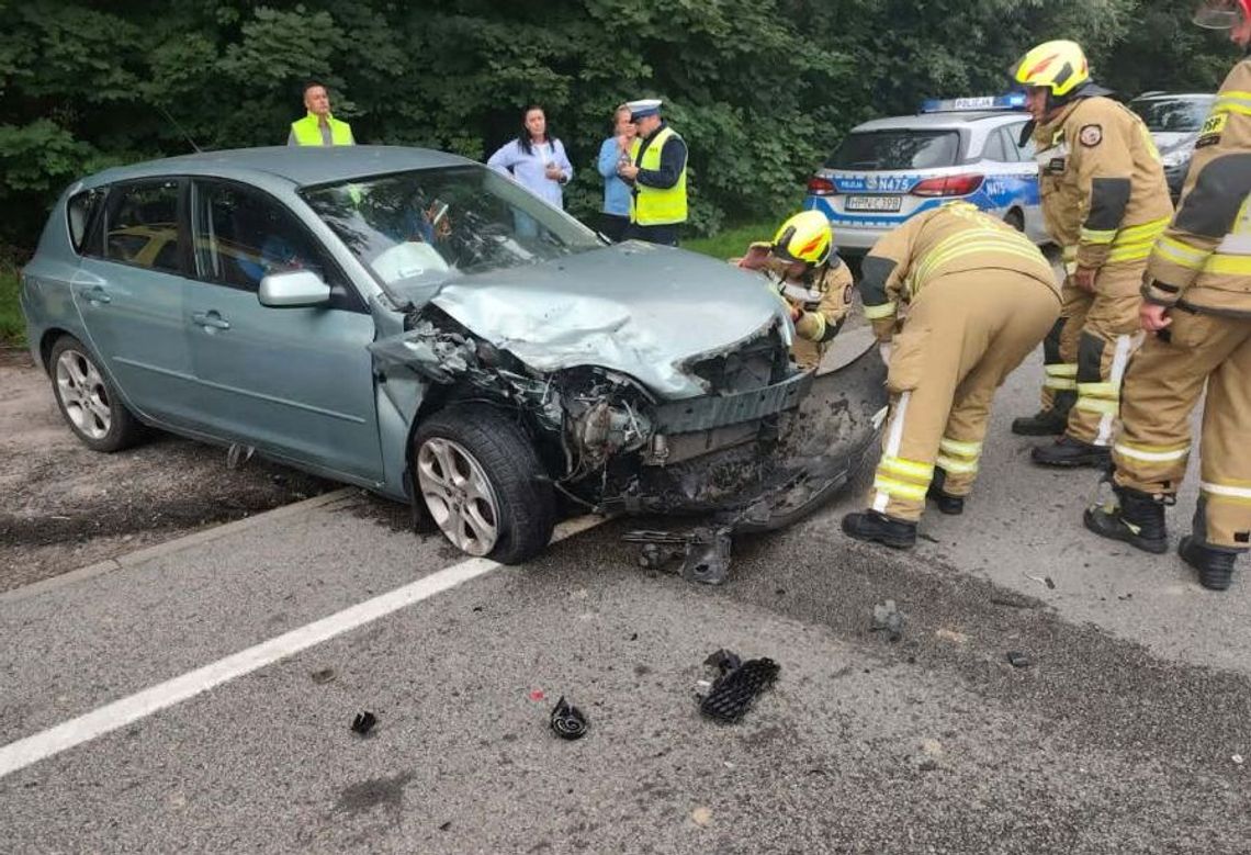 Groźny wypadek na „berlince”. Seat zjechał na przeciwny pas. Chwilę później doszło do zderzenia