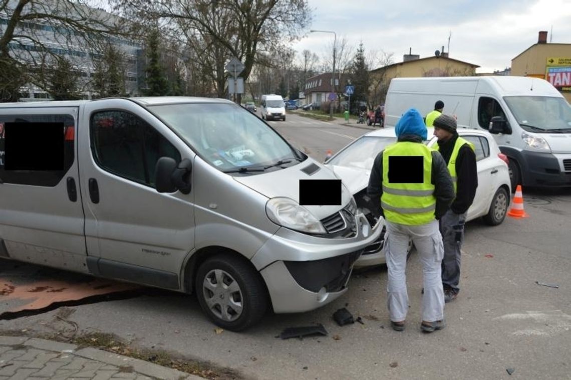 Groźny wypadek w centrum. Dwie osoby ciężko ranne Groźny wypadek w centrum. Dwie osoby ciężko ranne