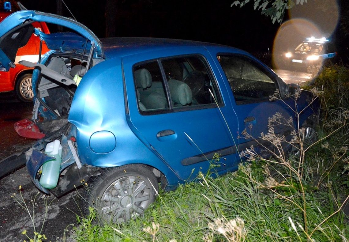 Groźny wypadek w Wielkim Bukowcu. Trzy ranne osoby trafiły do szpitala Groźny wypadek w Wielkim Bukowcu. Trzy ranne osoby trafiły do szpitala