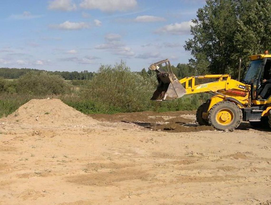 Gruzowisko podzieliło mieszkańców - boją się, że w pobliżu domów zakopano niebezpieczne odpady Gruzowisko podzieliło mieszkańców - boją się, że w pobliżu domów zakopano niebezpieczne odpady
