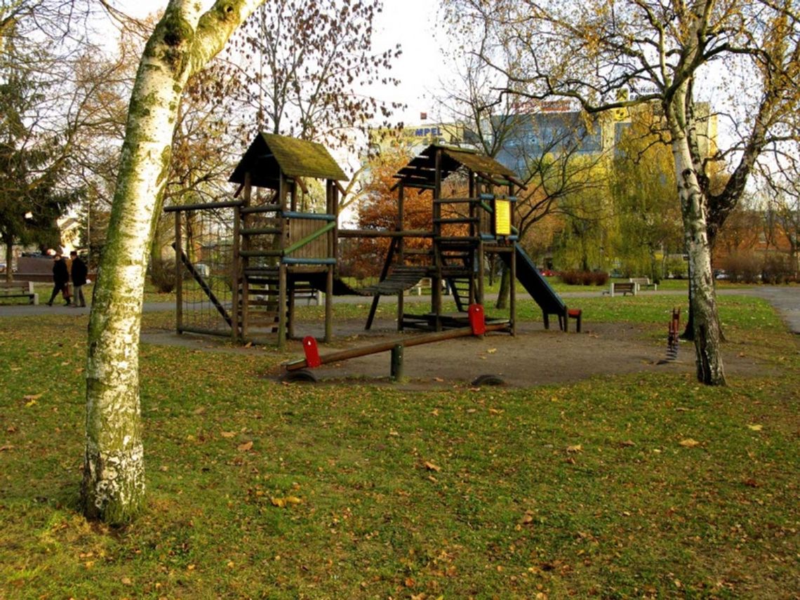 Haracz od mieszkańców. Spór o park za placem Piłsudskiego Haracz od mieszkańców. Spór o park za placem Piłsudskiego