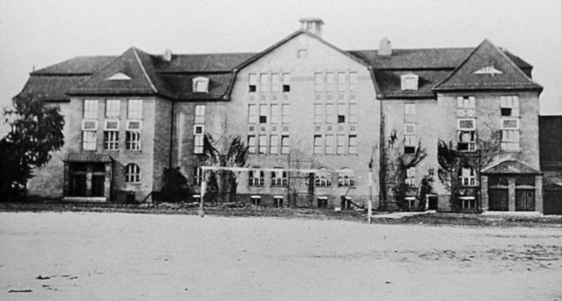 Historia Tczewa: Komandor Adam Mohuczy, dyrektor Szkoły Morskiej Historia Tczewa: Komandor Adam Mohuczy, dyrektor Szkoły Morskiej