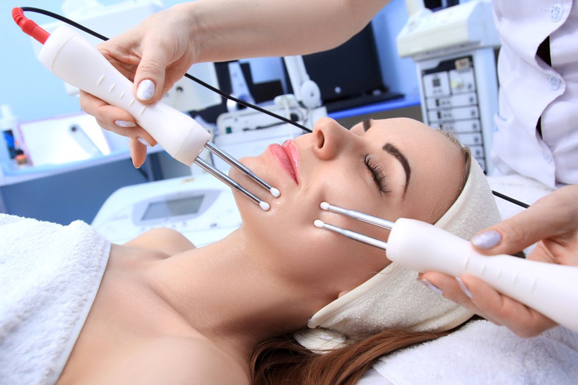 Igłą, prądem, dźwiękiem? O tych technikach pielęgnacji skóry nie słyszałaś [art. spons.]
