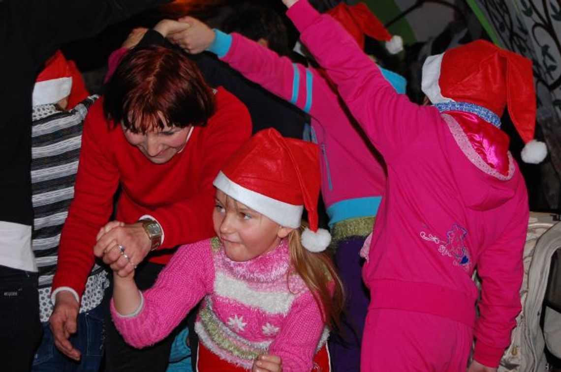 Igrzyska Św. Mikołaja w Gniewie - zabawy, konkursy i wigilijne potrawy Igrzyska Św. Mikołaja w Gniewie - zabawy, konkursy i wigilijne potrawy