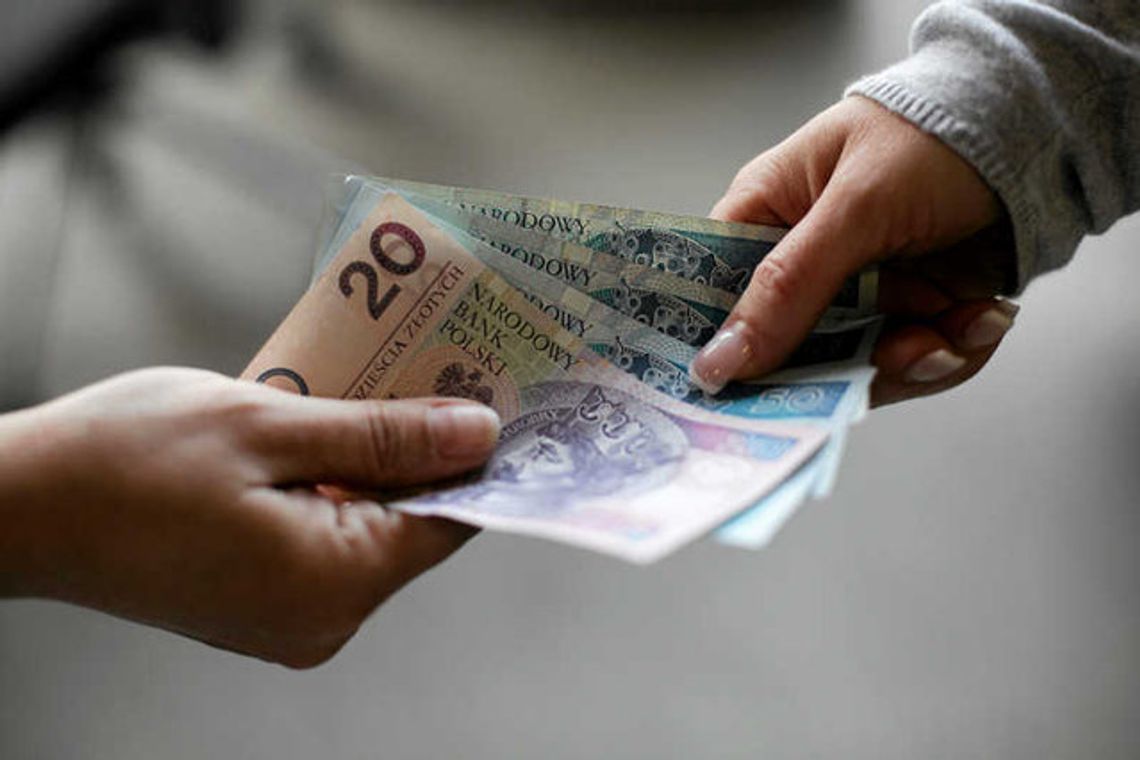 Ile „kosztują” nas urzędnicy? Gniew „droższy” od Pelplina? Ile „kosztują” nas urzędnicy? Gniew „droższy” od Pelplina?