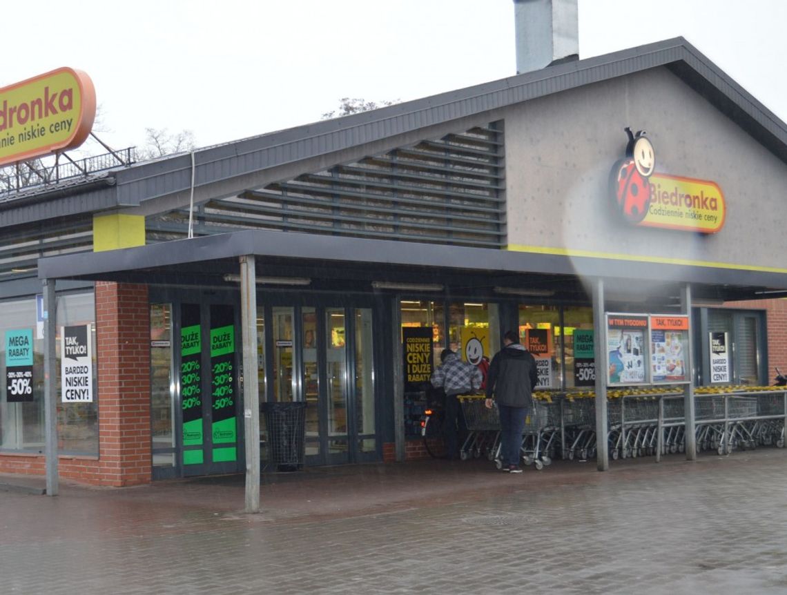 Interwencja z gniewskiej Biedronki. Czy kasjerka może zajrzeć do torby klienta? Interwencja z gniewskiej Biedronki. Czy kasjerka może zajrzeć do torby klienta?