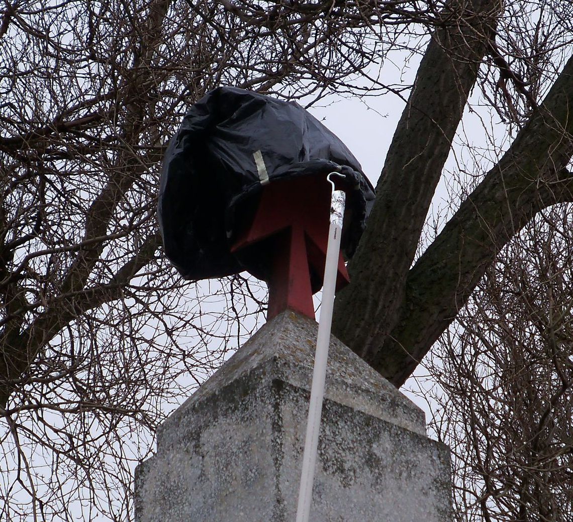 IPN jednoznacznie o czerwonej gwieździe: „Zlikwidować, a żołnierzy ekshumować” IPN jednoznacznie o czerwonej gwieździe: „Zlikwidować, a żołnierzy ekshumować”