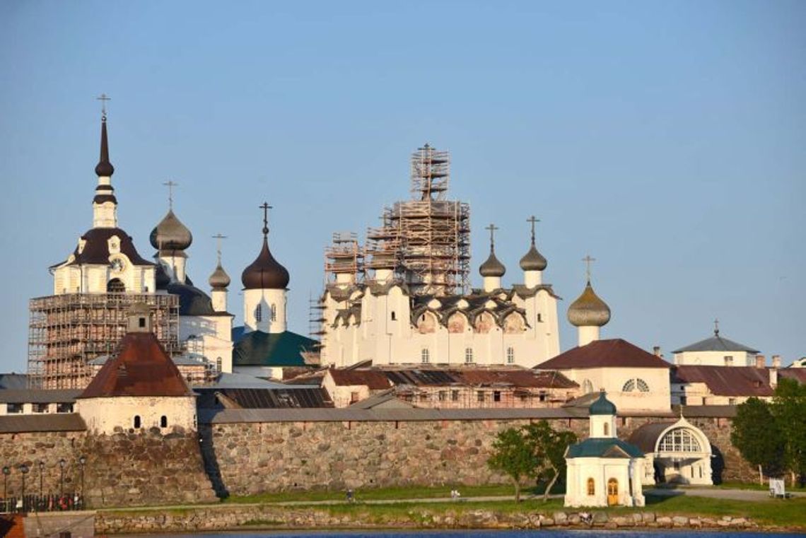 Jacht „Barlovento II” na Wyspach Sołowieckich Jacht „Barlovento II” na Wyspach Sołowieckich