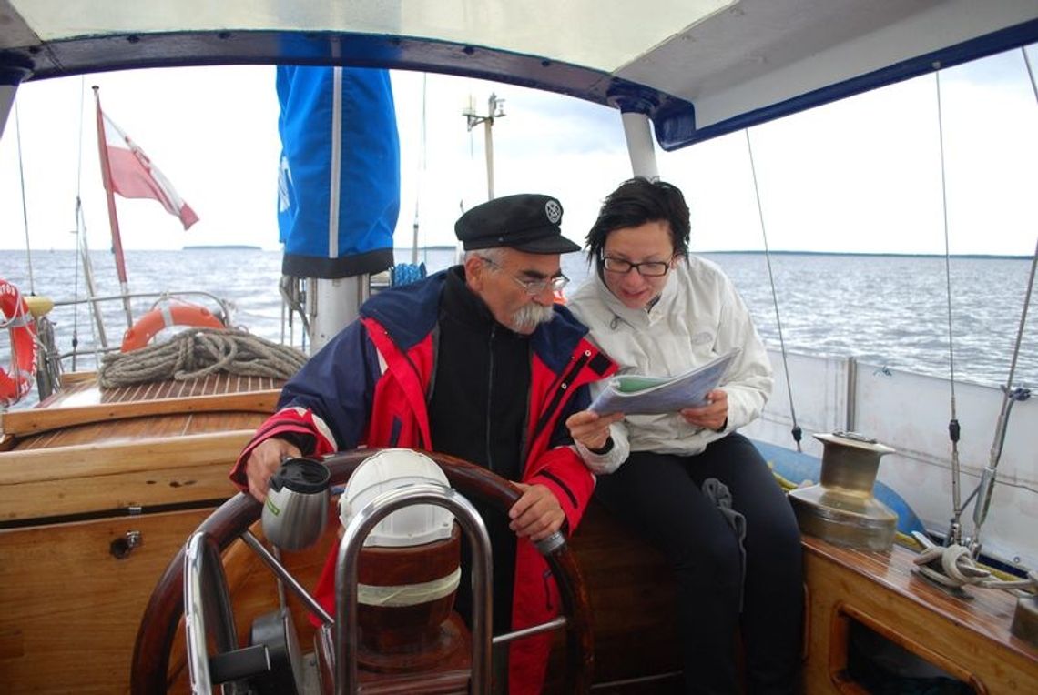 Jacht „Barlovento II” płynie w stronę jeziora Ładoga