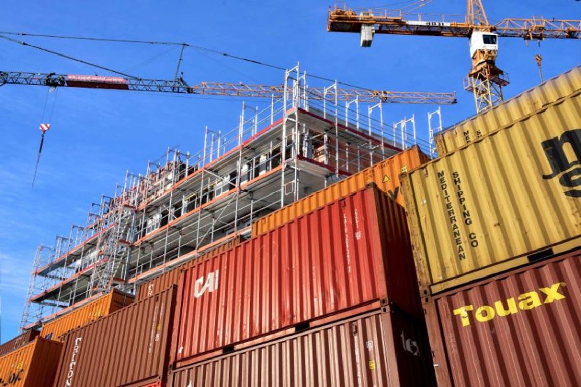 Jak sprawnie wynająć kontenery na budowę.