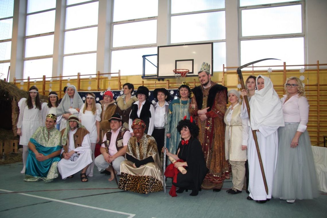 Jasełka w Zespole Szkół w Suchym Dębie Jasełka w Zespole Szkół w Suchym Dębie