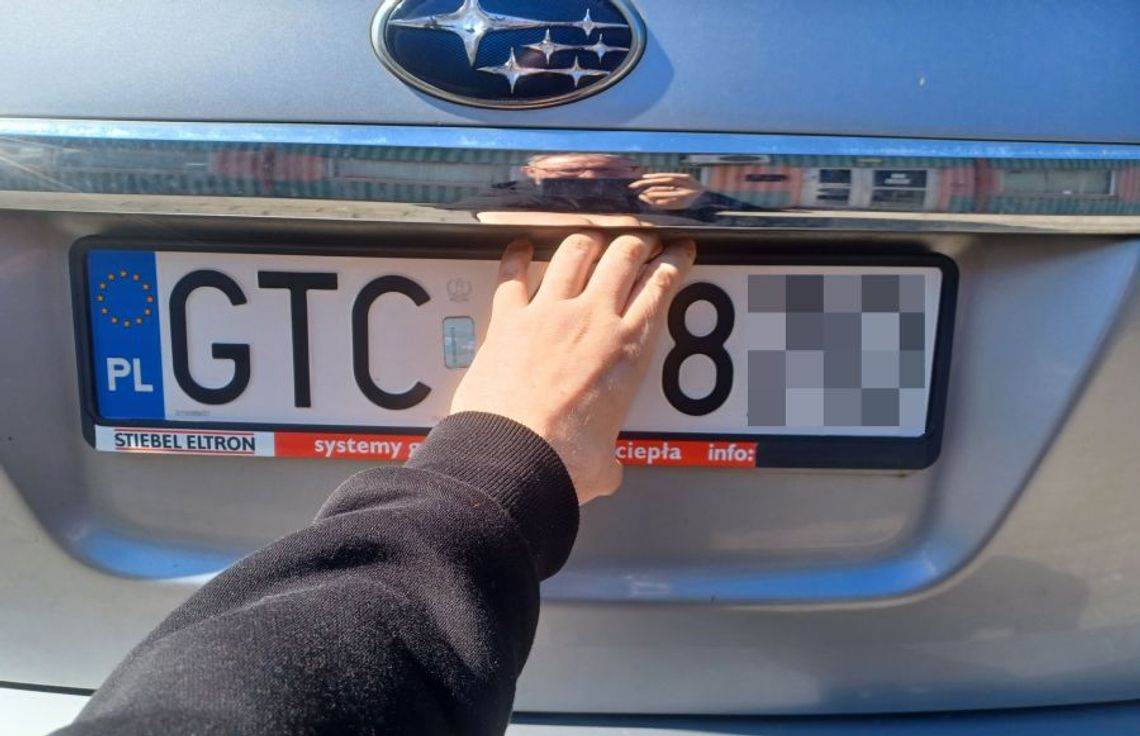 Jawnie zrywał tablice rejestracyjne z aut. Nie reagował na nawoływania do przestania