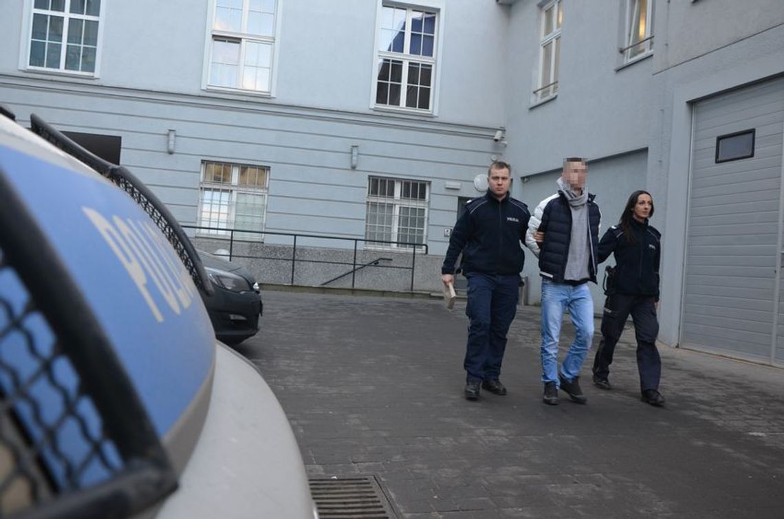 Jechał rowerem wężykiem w centrum Wrzeszcza. Okazało się, że był poszukiwany.