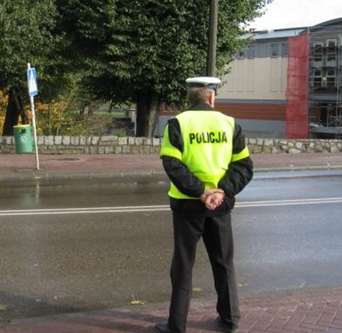 Jechał wprost na policjanta