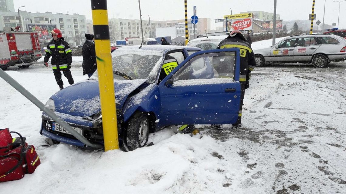Jedna osoba zabrana do szpitala po wypadku na ulicy Żwirki Jedna osoba zabrana do szpitala po wypadku na ulicy Żwirki