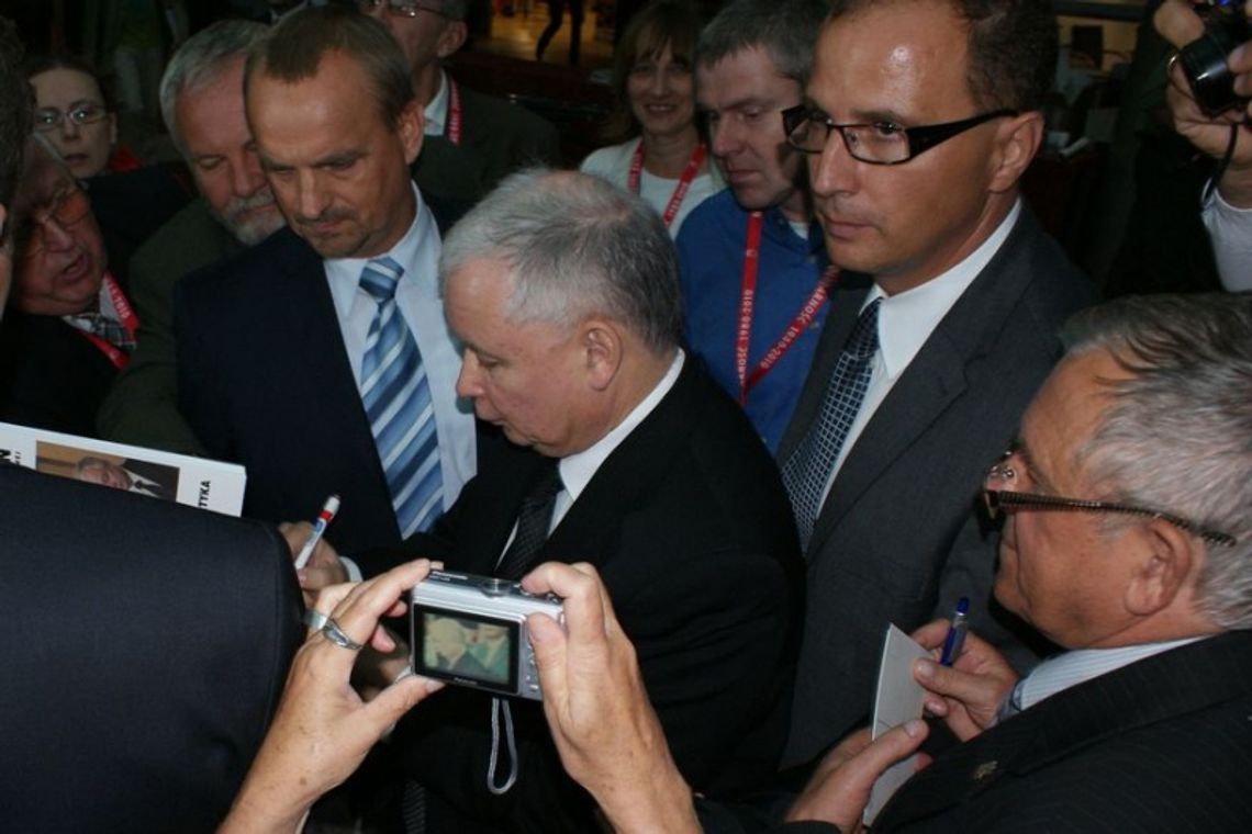 Kaczyński: mamy prawo i mamy obowiązek zewrzeć szeregi - z całym zdecydowaniem Kaczyński: mamy prawo i mamy obowiązek zewrzeć szeregi - z całym zdecydowaniem