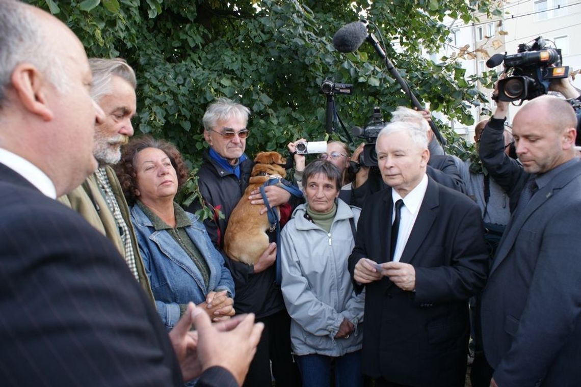 Kaczyński spotkał się z głodującymi przed Urzędem Adamowicza Kaczyński spotkał się z głodującymi przed Urzędem Adamowicza