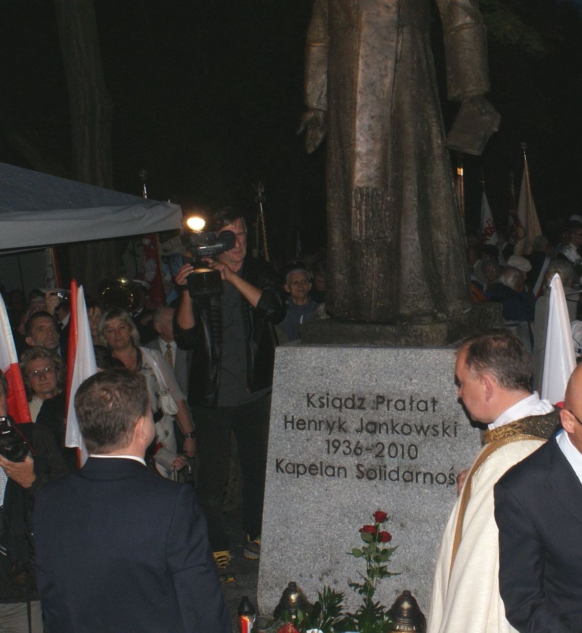 Kapelan Solidarności uhonorowany - pomnik przy bazylice św. Brygidy Kapelan Solidarności uhonorowany - pomnik przy bazylice św. Brygidy