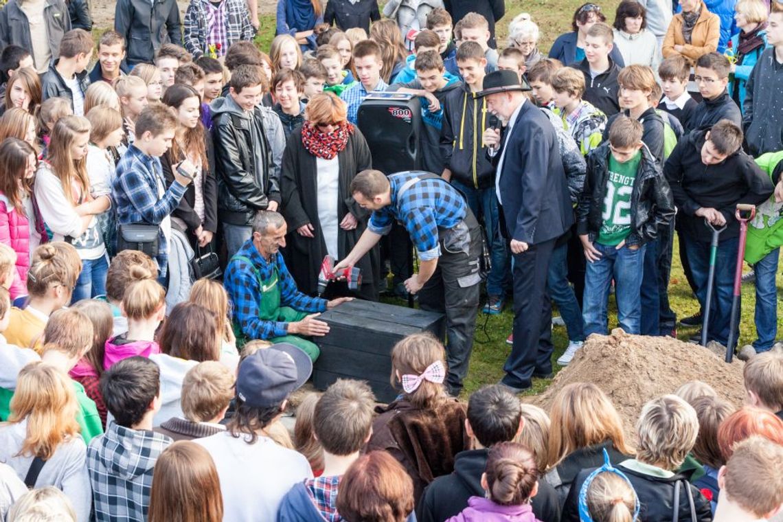 Kapsuła czasu na 50-lecie szkoły Kapsuła czasu na 50-lecie szkoły