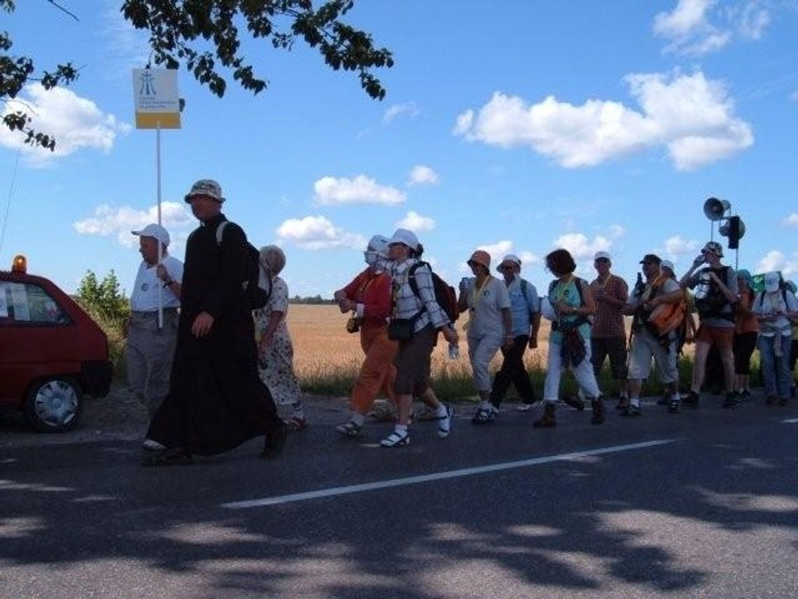 Kaszubi w drodze. Wyruszyła najdłuższa pielgrzymka - z Helu na Jasną Górę Kaszubi w drodze. Wyruszyła najdłuższa pielgrzymka - z Helu na Jasną Górę