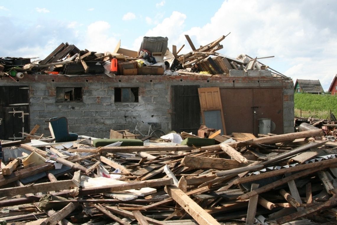 Kataklizm. Waliły się drzewa i domy Kataklizm. Waliły się drzewa i domy