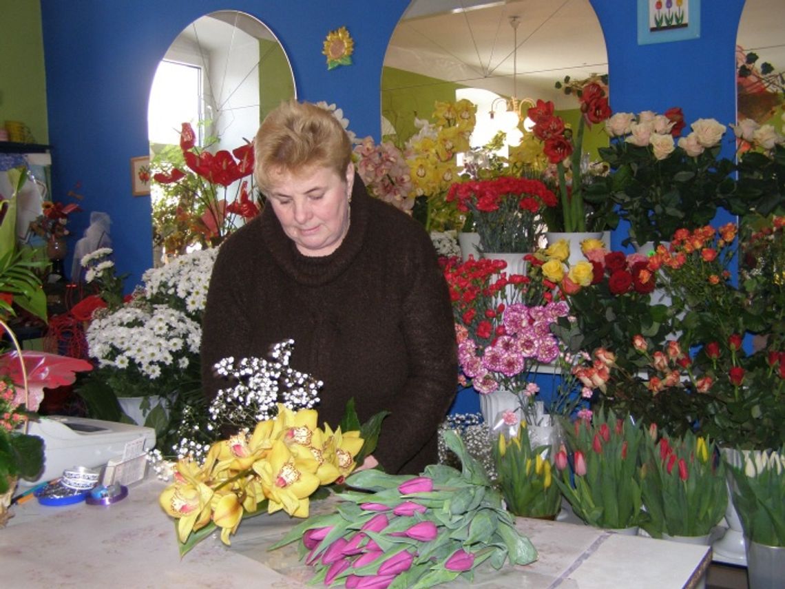 Kiedyś rajstopy i tradycyjny goździk, teraz kosz kwiatów. Święto Kobiet - dawniej i dziś Kiedyś rajstopy i tradycyjny goździk, teraz kosz kwiatów. Święto Kobiet - dawniej i dziś