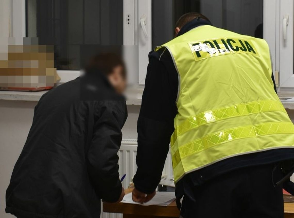 Kierowca autobusu miejskiego prowadził pod wpływem narkotyków. Kierowca autobusu miejskiego prowadził pod wpływem narkotyków.