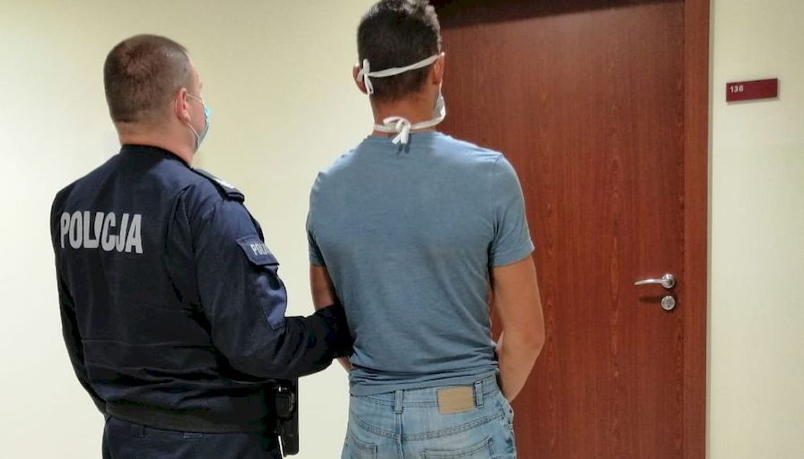 Kierowca i pasażer chcieli przekupić policjantów Kierowca i pasażer chcieli przekupić policjantów