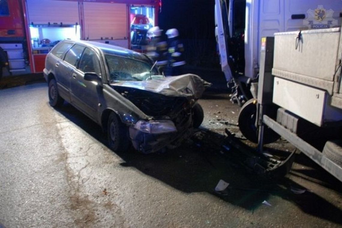 Kierowca, który wjechał w auto firmy energetycznej i potrącił mężczyznę był pijany!
