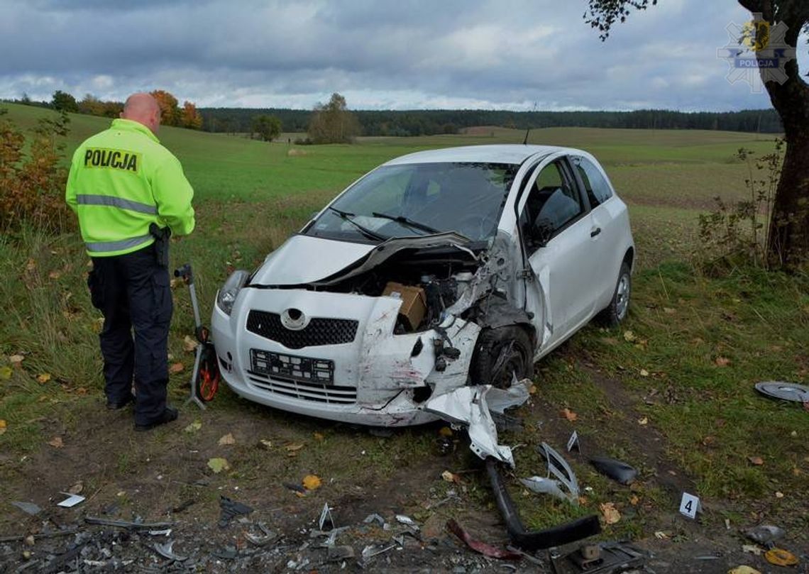 Kierujący mercedesem zderzył się czołowo z toyotą. Miał dożywotni zakaz prowadzania pojazdów.