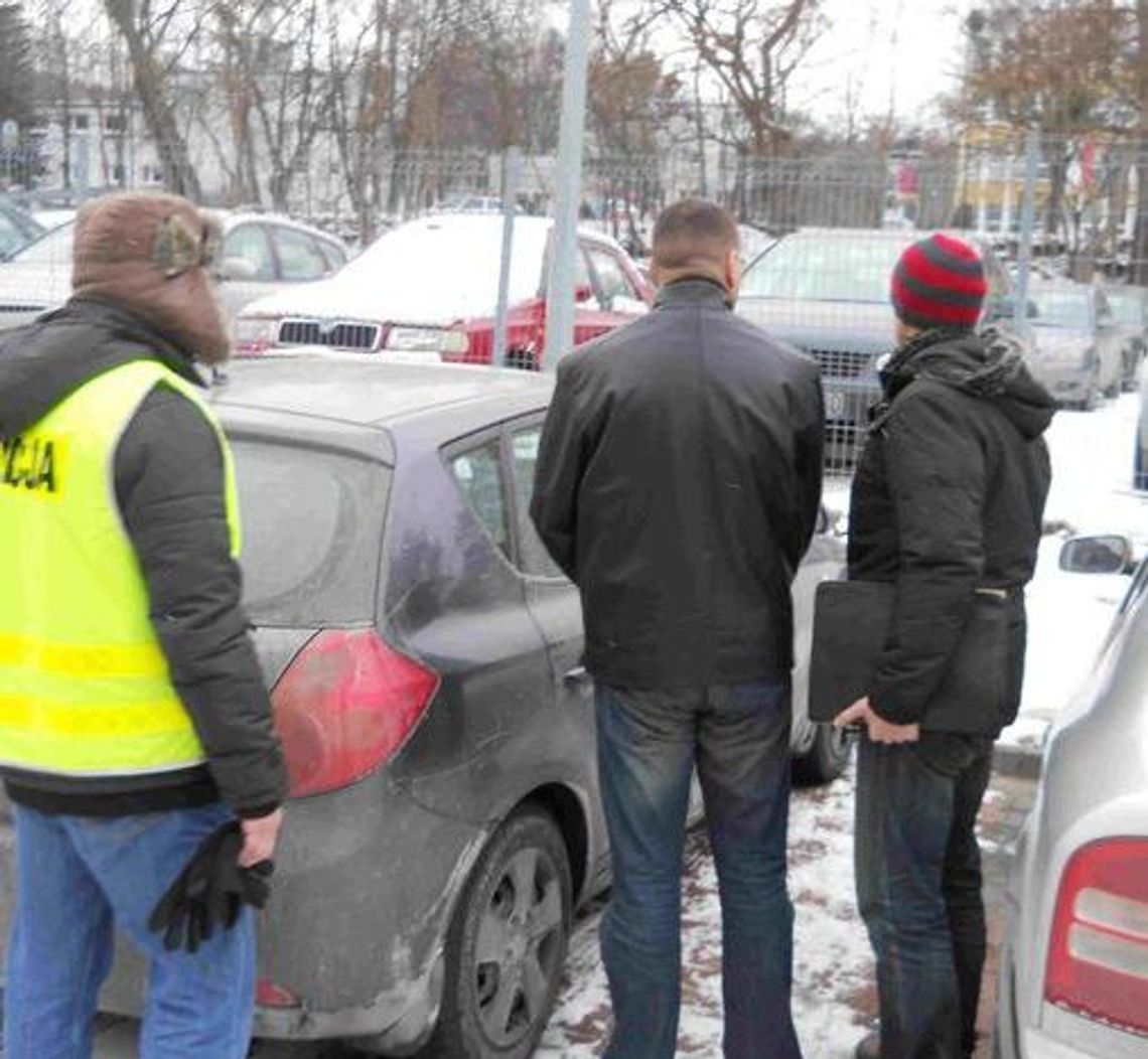 Kilkanaście aut za 3 mln zł - leasing na podrobione dokumenty