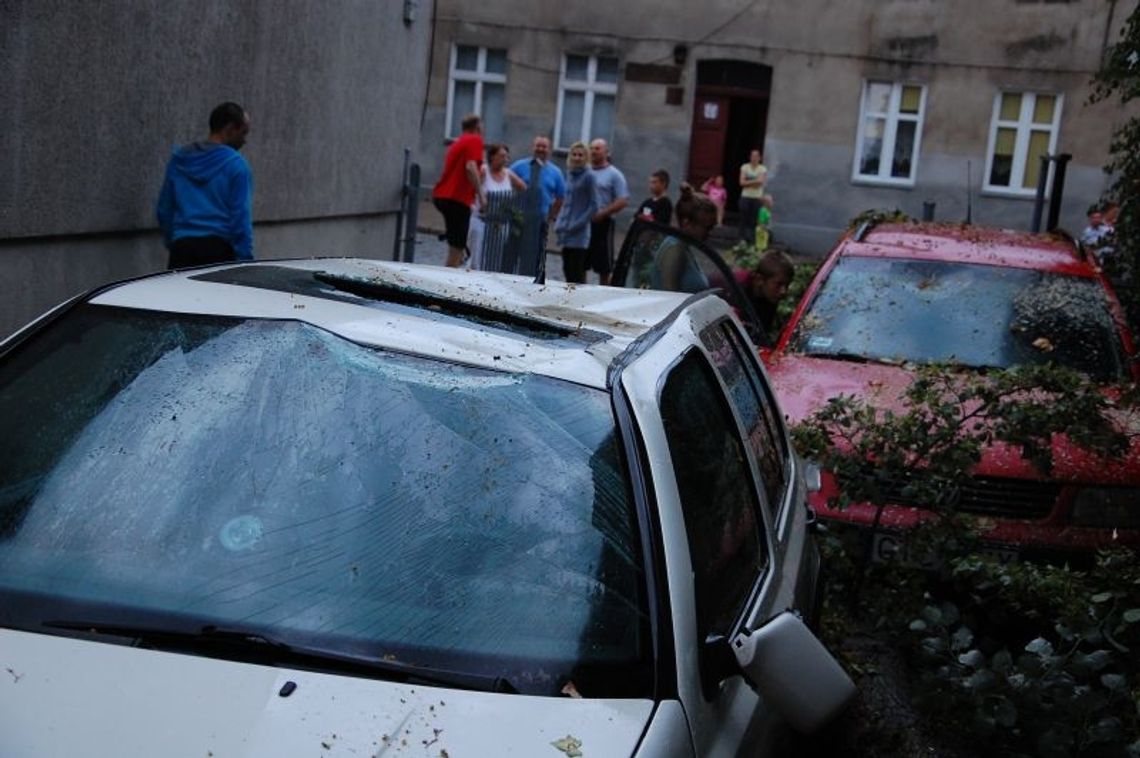 Kilkanaście minut burzy - znaczne szkody i utrudnienia Kilkanaście minut burzy - znaczne szkody i utrudnienia