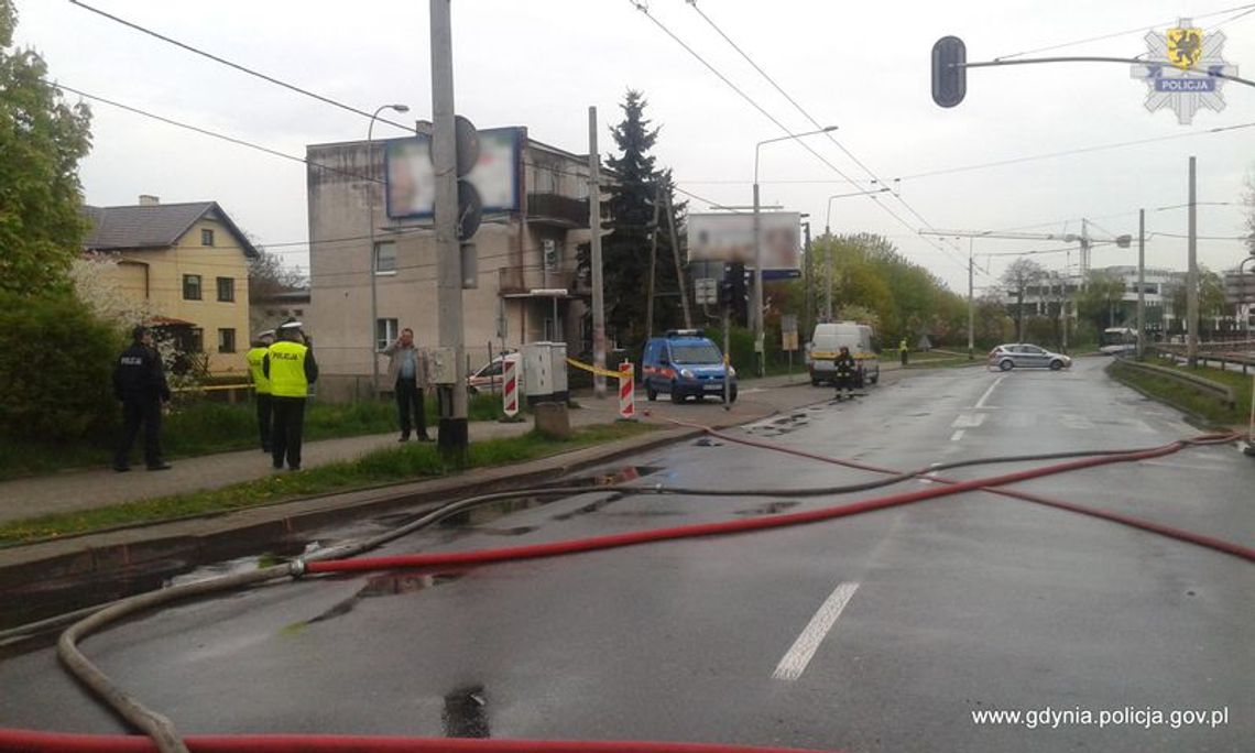Kilkudziesięciu policjantów z Gdyni pracowało na miejscu awarii sieci gazociągowej Kilkudziesięciu policjantów z Gdyni pracowało na miejscu awarii sieci gazociągowej