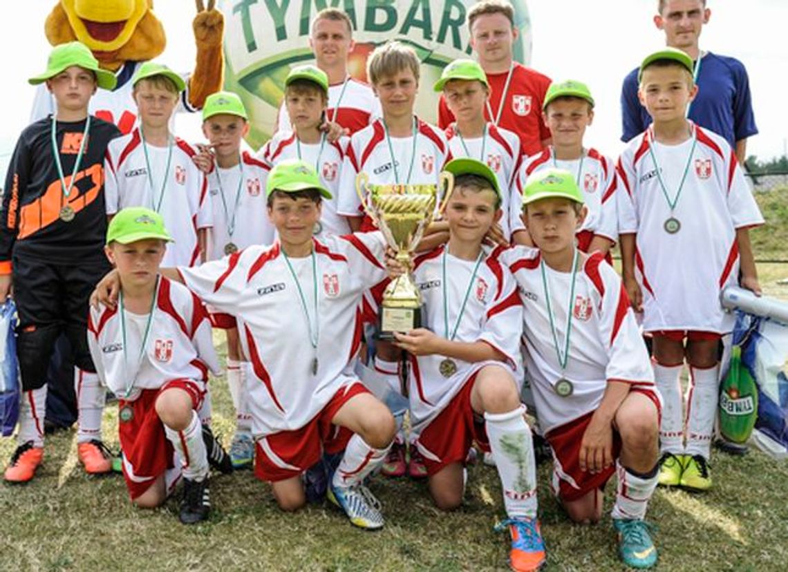 Kiwką i kopaniem z podwórka na stadion