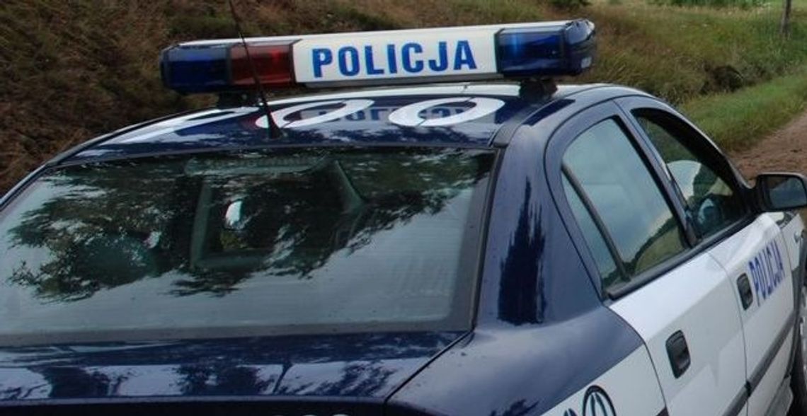 Kobieta leżała na chodniku Kobieta leżała na chodniku