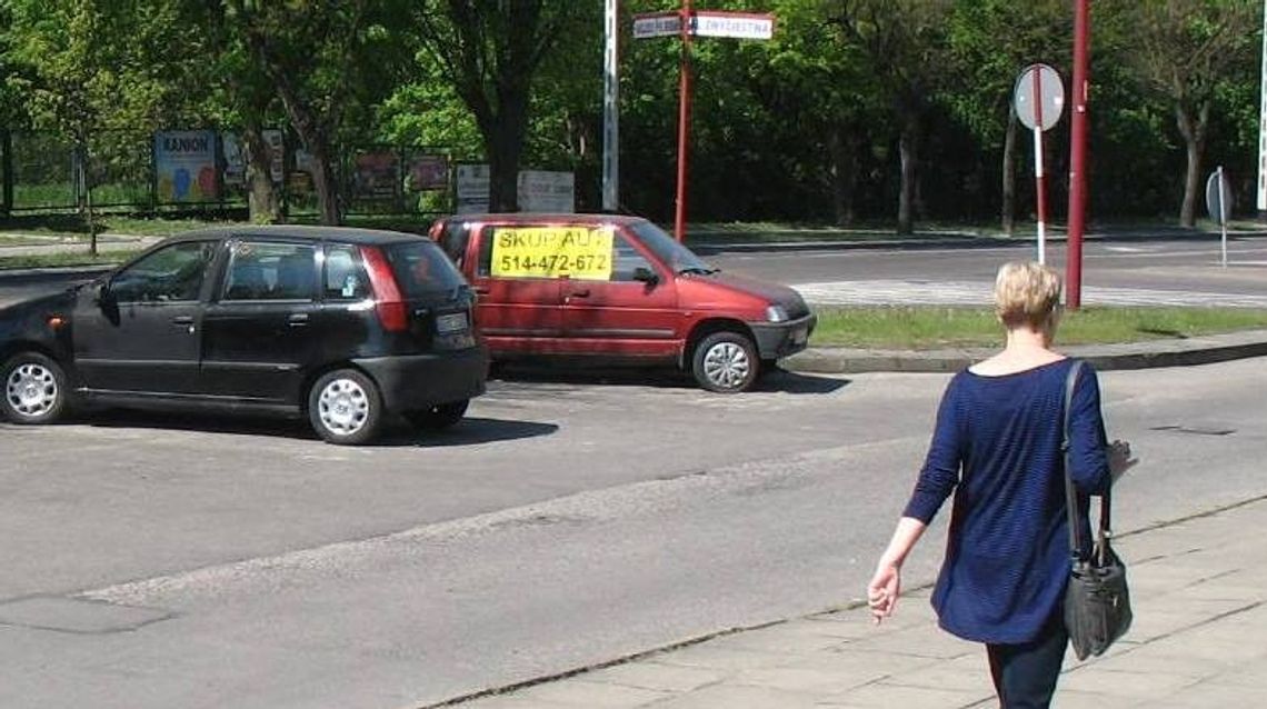 Kogo i co promują wraki? Stare auta zaśmiecają ulice!