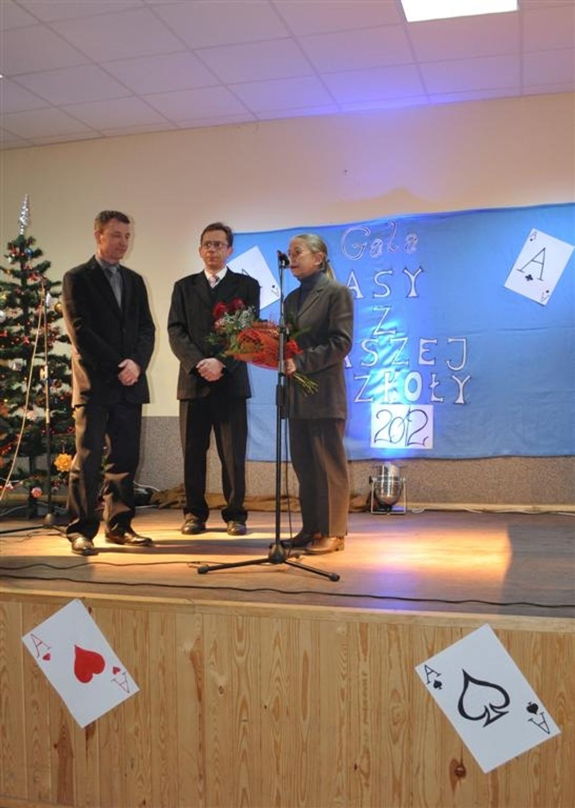 Kolędy, historyczne tańce i… konta w banku