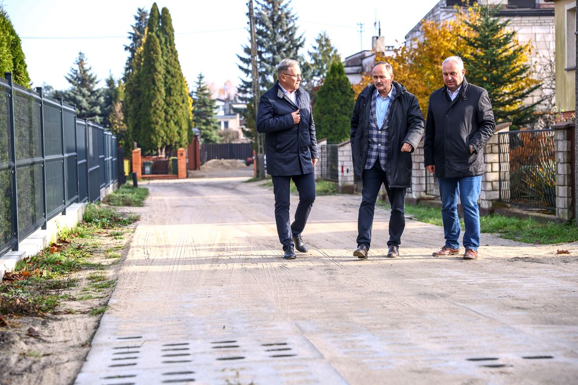 Kolejny kilometr dróg tymczasowo utwardzonych