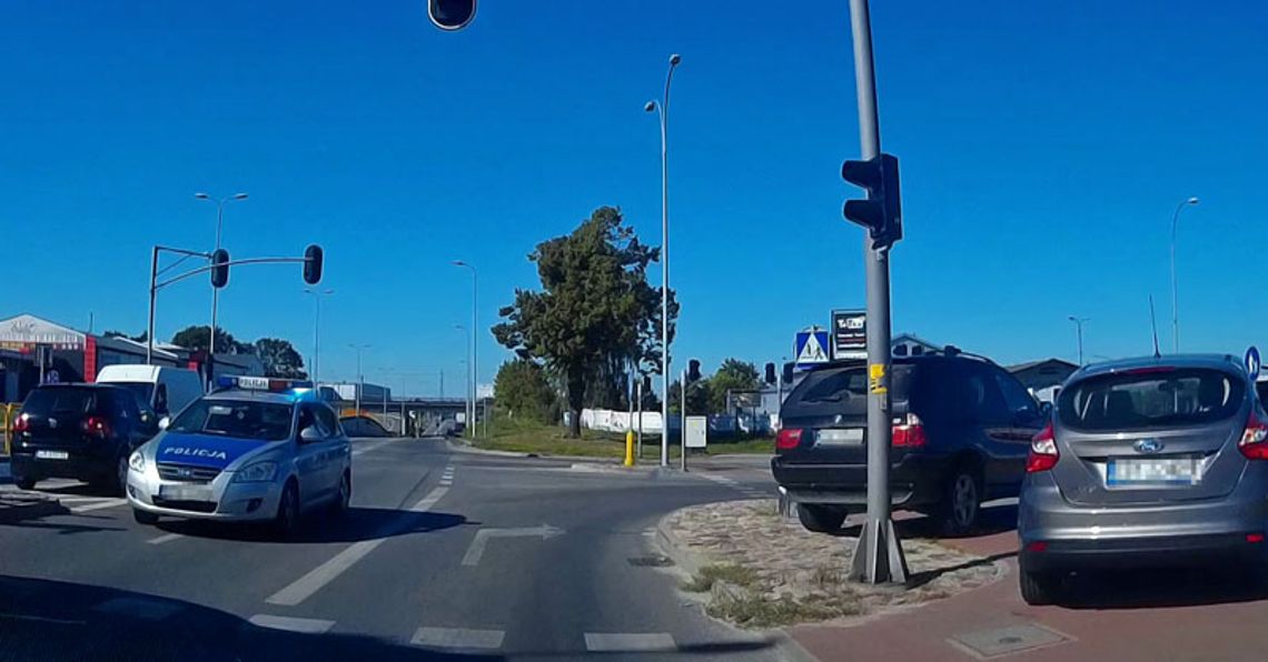 Kolizja na skrzyżowaniu ul. Armii Krajowej/Jagiellońska. Na miejscu jest pogotowie Kolizja na skrzyżowaniu ul. Armii Krajowej/Jagiellońska. Na miejscu jest pogotowie