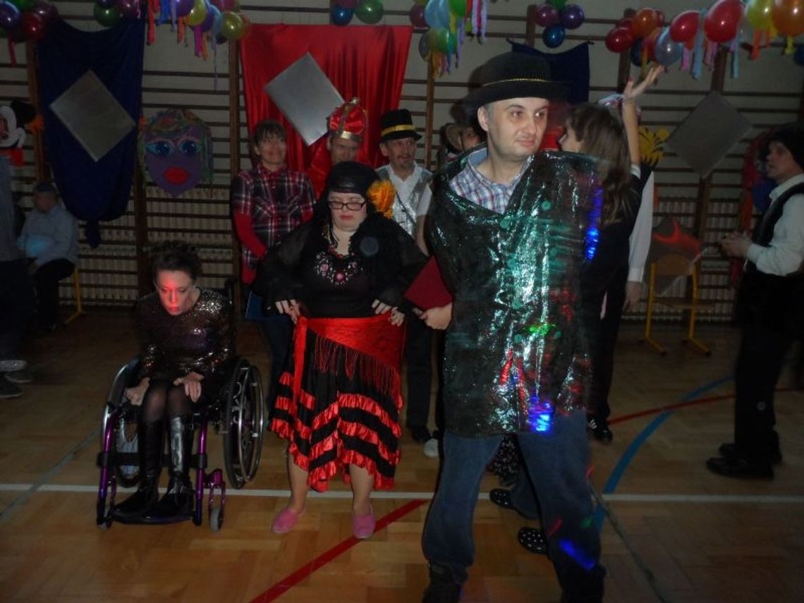 Kolorowy bal integracyjny w Publicznym Gimnazjum nr 3 Kolorowy bal integracyjny w Publicznym Gimnazjum nr 3