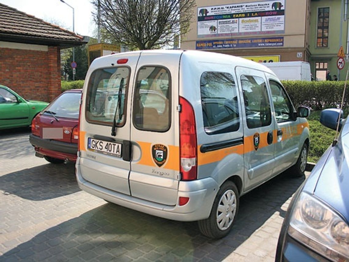 Komendant straży miejskiej zaparkował mandatowo Komendant straży miejskiej zaparkował mandatowo